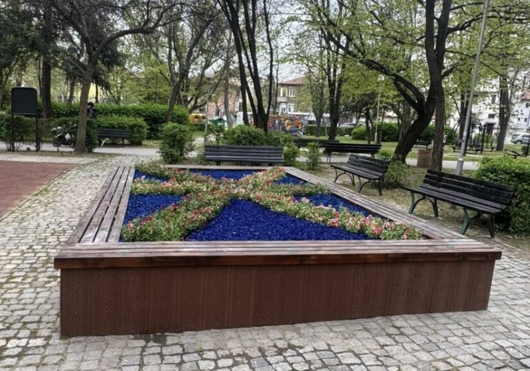 Хиляди цветове в сърцето на Пловдив: Ето защо парк „Чайка“ се превърна в новата любима дестинация (ГАЛЕРИЯ)