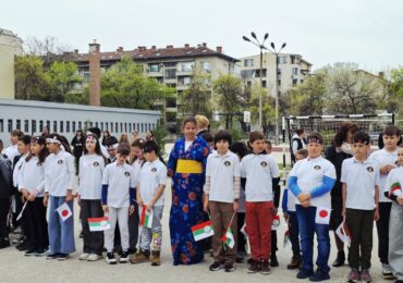 Японският посланик засади сакура в двора на СУ „Свети Климент Охридски“ в Пловдив (ГАЛЕРИЯ)