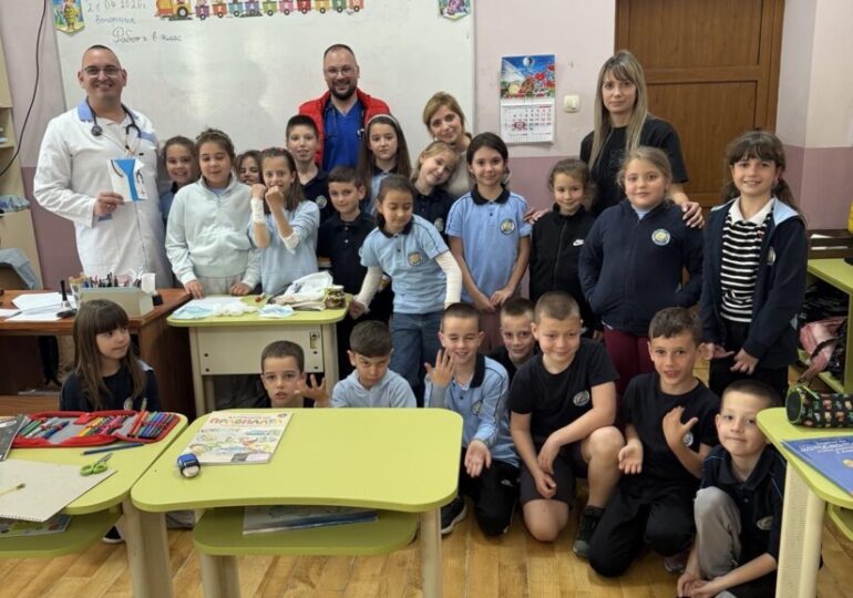 Лекарски асистенти обучават ученици в Пазарджик за здравето, спешната помощ и избора на професия (СНИМКИ) 5 Лекарски асистенти обучават ученици в Пазарджик за здравето, спешната помощ и избора на професия (СНИМКИ)