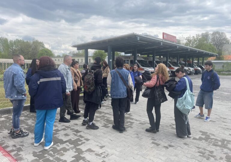 Лекарски асистенти обучават ученици в Пазарджик за здравето, спешната помощ и избора на професия (СНИМКИ) 10 Лекарски асистенти обучават ученици в Пазарджик за здравето, спешната помощ и избора на професия (СНИМКИ)