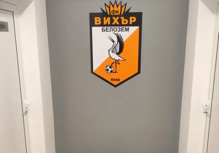 Щъркелите се завърнаха в Белозем, а „щъркелите“ от ФК Вихър тренират под гнездата (ГАЛЕРИЯ)