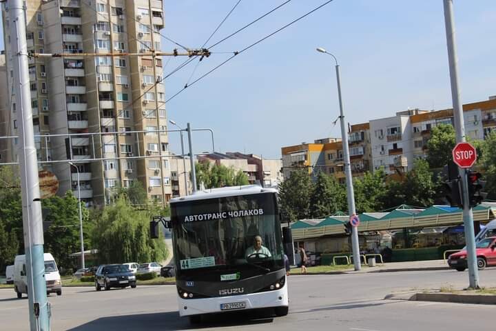 Протест затваря кръстовище на бул. „България“, променят маршрута на пет автобусни линии