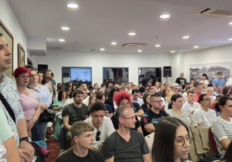 Заводите оживяха след залез: Тракия икономическа зона отвори врати и сърца за 300 млади (СНИМКИ) 14 Заводите оживяха след залез: Тракия икономическа зона отвори врати и сърца за 300 млади (СНИМКИ)