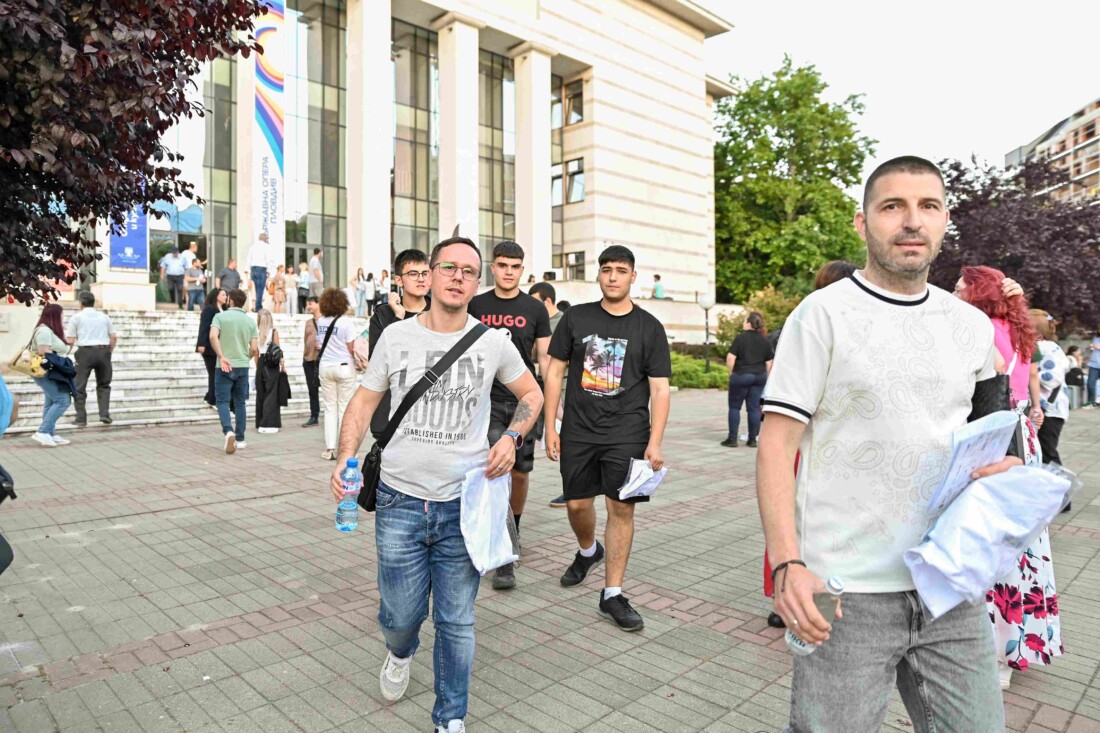 Заводите оживяха след залез: Тракия икономическа зона отвори врати и сърца за 300 млади (СНИМКИ) 7 Заводите оживяха след залез: Тракия икономическа зона отвори врати и сърца за 300 млади (СНИМКИ)