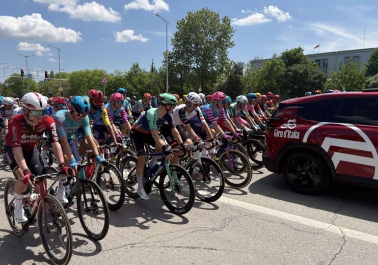 Хиляди се включиха във велошествието по маршрута на Giro d’Italia в Пловдив (ГАЛЕРИЯ) 5 Хиляди се включиха във велошествието по маршрута на Giro d’Italia в Пловдив (ГАЛЕРИЯ)