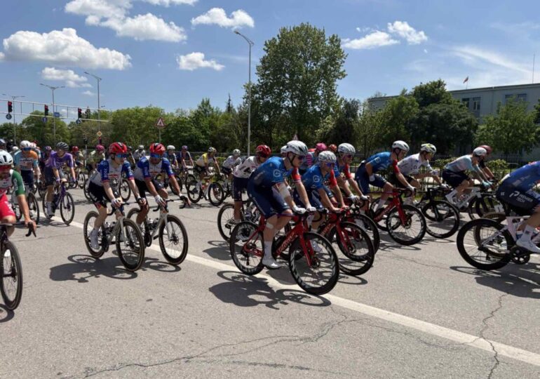 Хиляди се включиха във велошествието по маршрута на Giro d’Italia в Пловдив (ГАЛЕРИЯ) 7 Хиляди се включиха във велошествието по маршрута на Giro d’Italia в Пловдив (ГАЛЕРИЯ)
