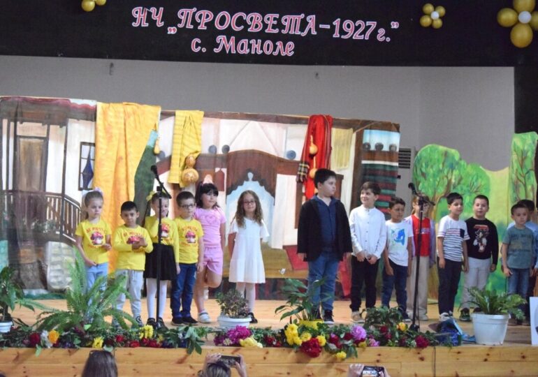 Стотици ученици, учители и жители се включиха в празничните шествия за 24 май в Община Марица (СНИМКИ)