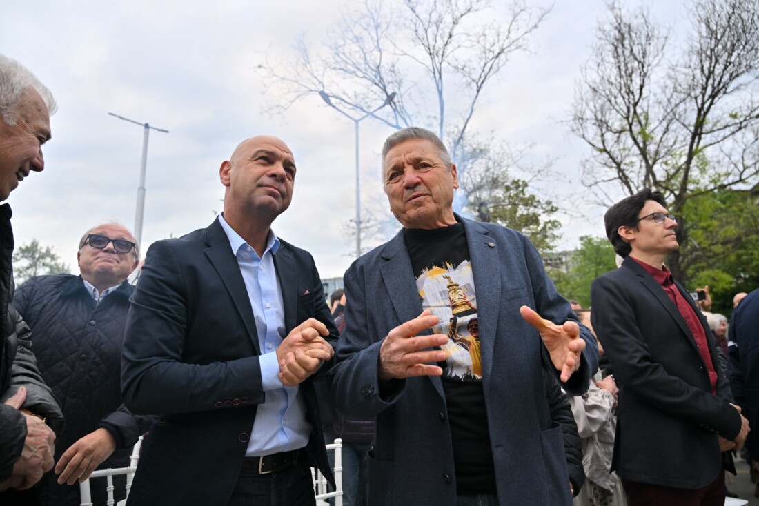 Откриха тържествено паметника на легендата Динко Дерменджиев - Чико (СНИМКИ)