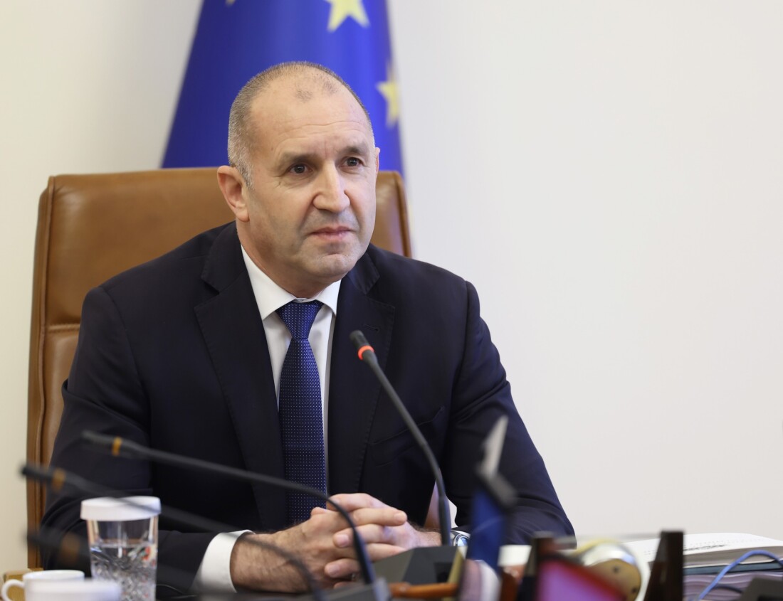 Радев от Париж: Първо сигурността и стандартът на българите, после помощта за Украйна, Европа трябва да говори с Русия (ВИДЕО)