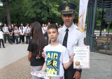 Малки художници с големи сърца: Страхотно признание за две деца от Асеновград (СНИМКИ)
