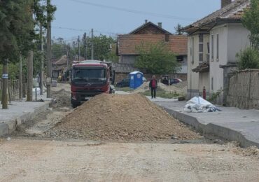 Ремонтират ключови улици в Калояново и Дълго поле (СНИМКИ)