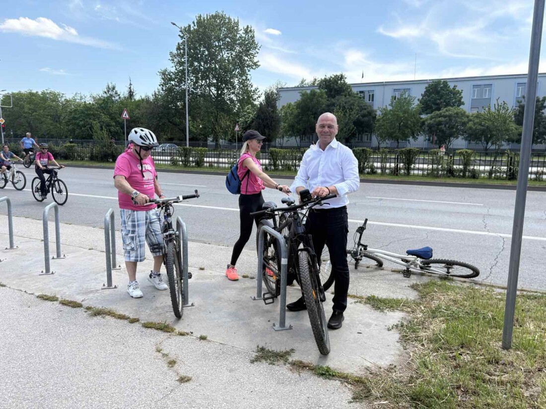 Хиляди се включиха във велошествието по маршрута на Giro d’Italia в Пловдив (ГАЛЕРИЯ) 3 Хиляди се включиха във велошествието по маршрута на Giro d’Italia в Пловдив (ГАЛЕРИЯ)