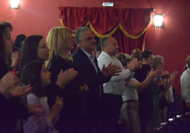 Повече от 200 деца изпъстриха сцената на Драматичния театър в Пловдив за юбилея на ДГ „Бисер“ в Труд (СНИМКИ) 15 Повече от 200 деца изпъстриха сцената на Драматичния театър в Пловдив за юбилея на ДГ „Бисер“ в Труд (СНИМКИ)