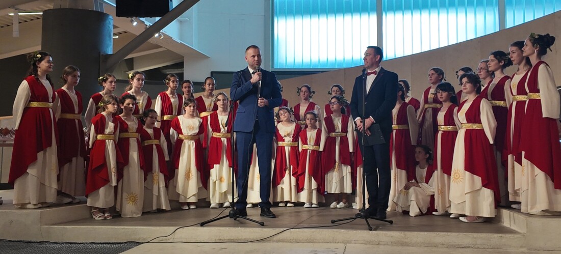 Район „Тракия“ отличи изявени педагози по случай 24 май (СНИМКИ)