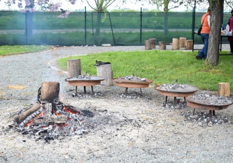 В Деня на Свети Пророк Еремия: Деца се учиха да приготвят обредни хлябове и съдинки за мерудии (СНИМКИ)