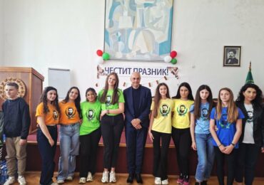 Интересни факти за живота на Христо Ботев разказа пред ученици от Садово наследникът на рода му Боян Ботйов (СНИМКИ)