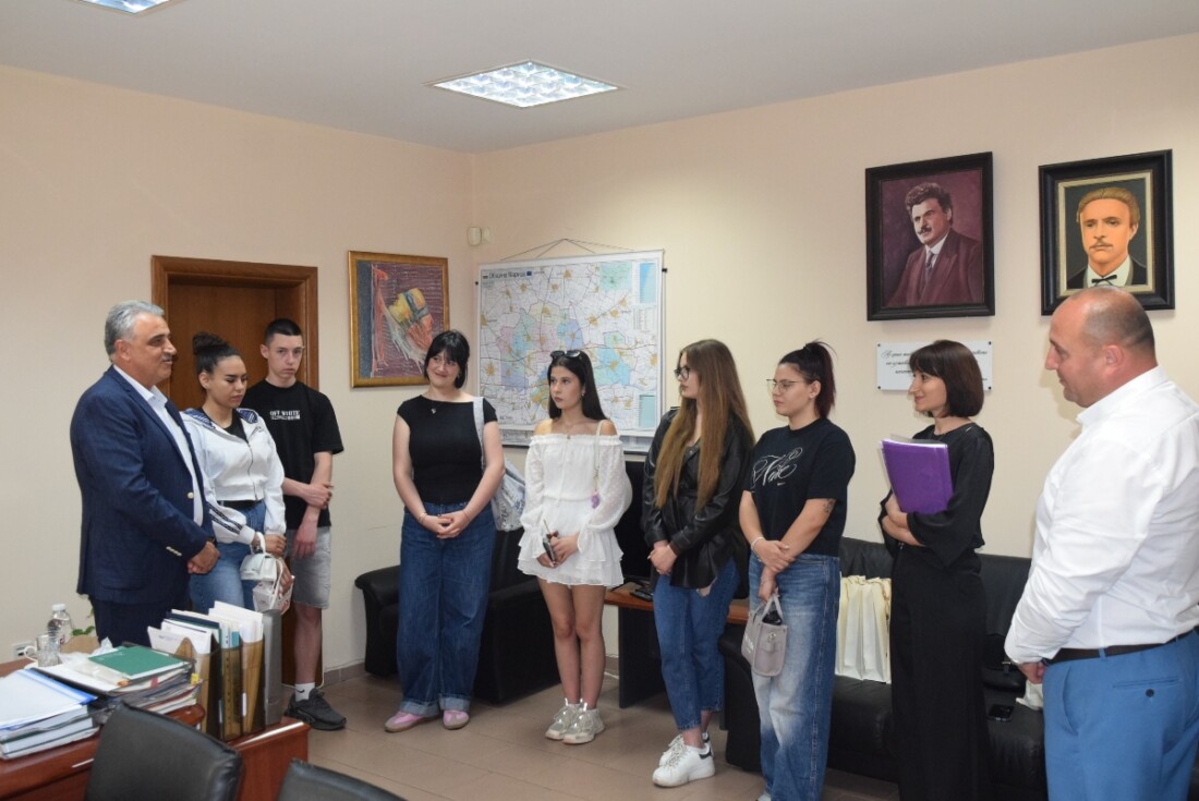 По инициатива на Община Марица: Три момичета от Труд получиха стипендии за университет от две фондации (СНИМКИ) 4 По инициатива на Община Марица: Три момичета от Труд получиха стипендии за университет от две фондации (СНИМКИ)