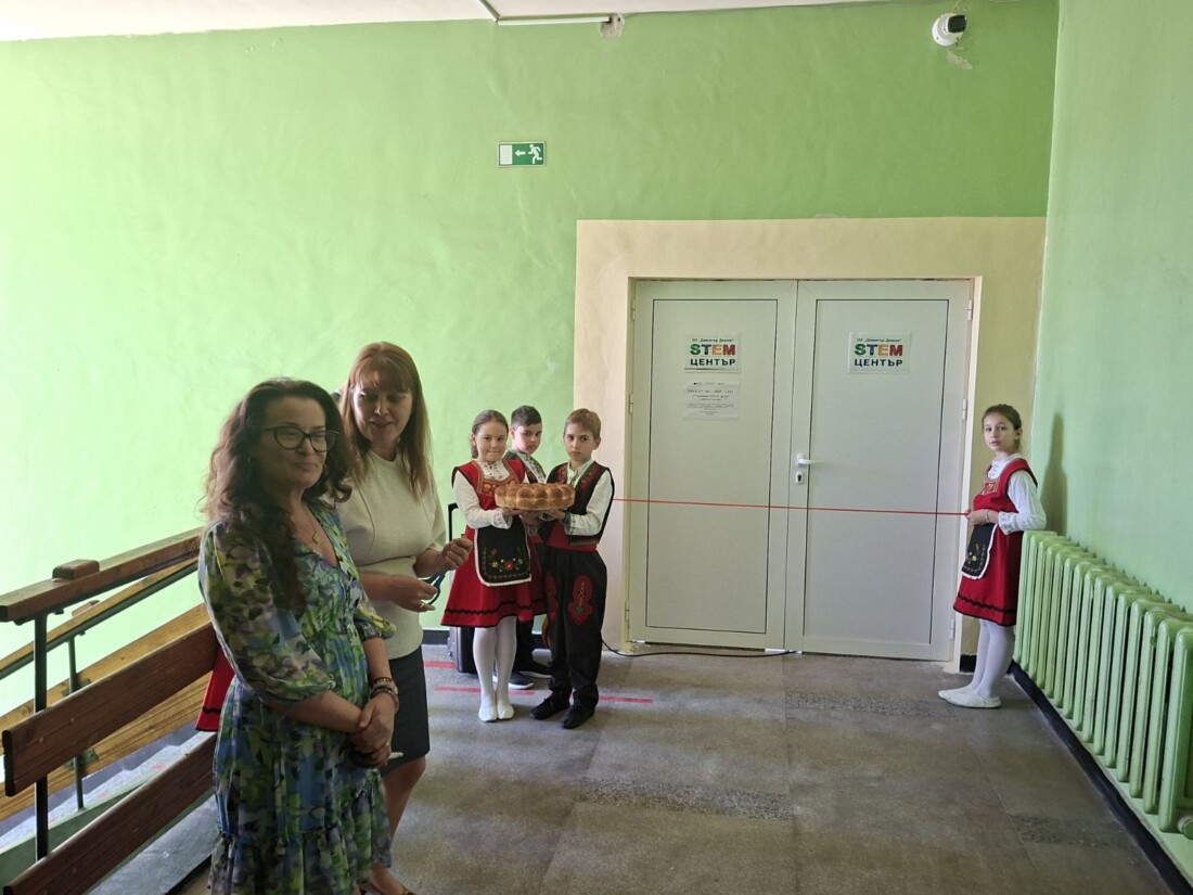 ОУ „Димитър Димов“ откри нов STEM кабинет по природни науки (СНИМКИ) 1 ОУ „Димитър Димов“ откри нов STEM кабинет по природни науки (СНИМКИ)