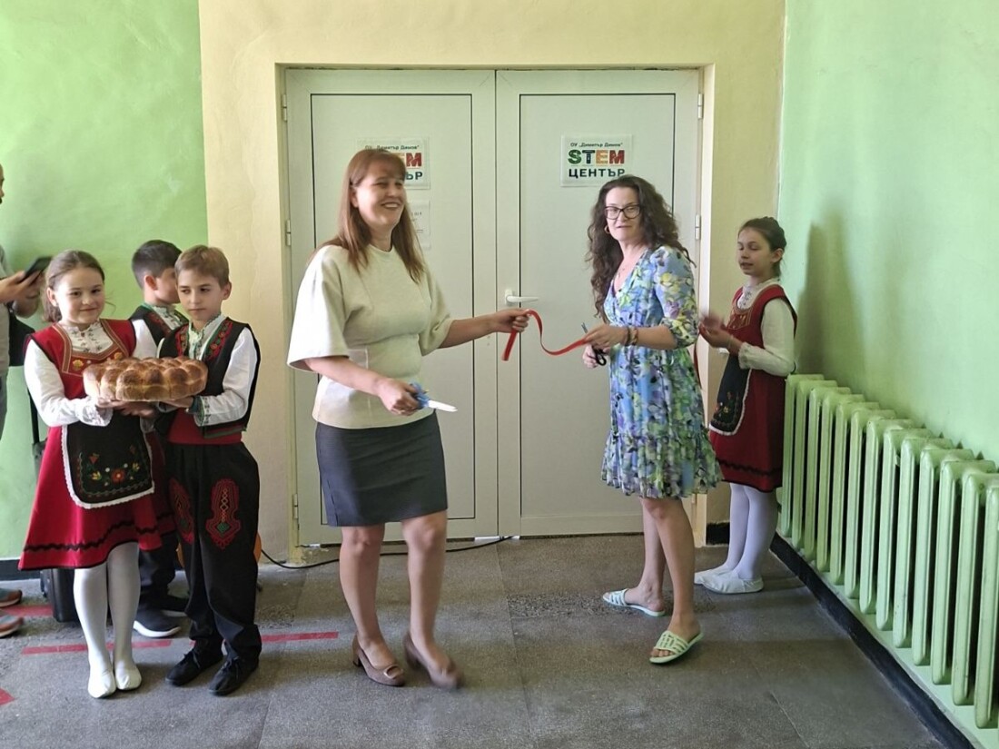ОУ „Димитър Димов“ откри нов STEM кабинет по природни науки (СНИМКИ) 2 ОУ „Димитър Димов“ откри нов STEM кабинет по природни науки (СНИМКИ)
