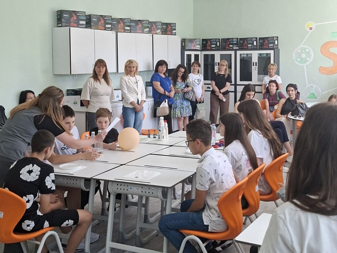 ОУ „Димитър Димов“ откри нов STEM кабинет по природни науки (СНИМКИ) 6 ОУ „Димитър Димов“ откри нов STEM кабинет по природни науки (СНИМКИ)