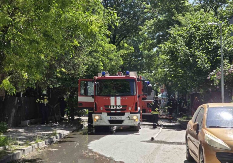 Голям пожар в пловдивския квартал "Кючук Париж", три екипа се бориха със стихията (СНИМКИ)