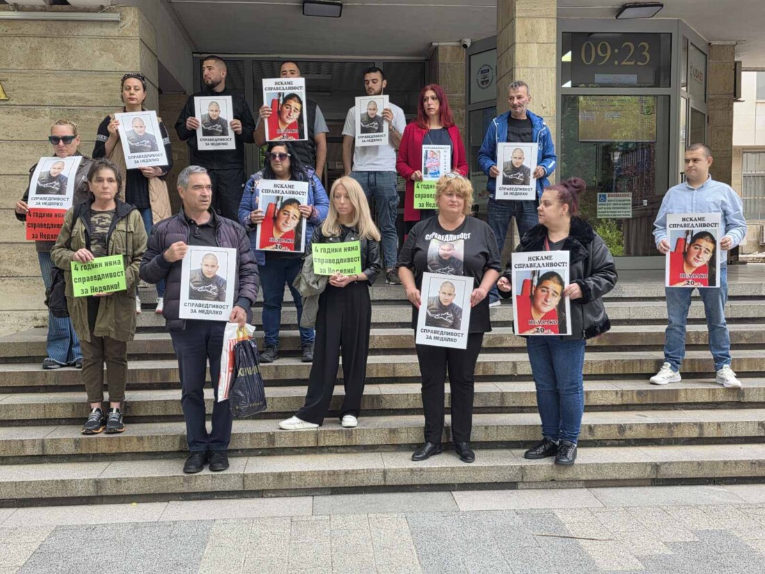 „4 години чакаме справедливост“: Родители на загинали на пътя деца излязоха на протест в Пловдив (СНИМКИ)