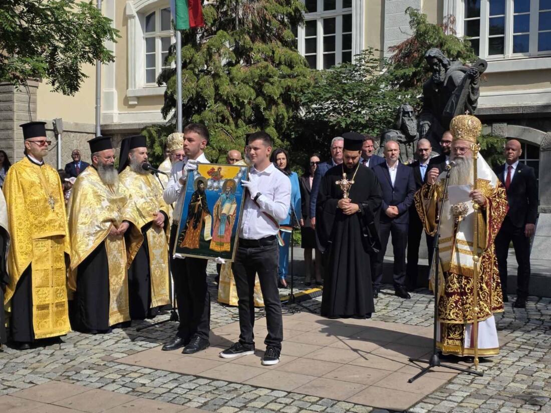 "Има празници, които носим в сърцето си": Пловдив отбеляза тържествено 24 май (СНИМКИ и ВИДЕО)