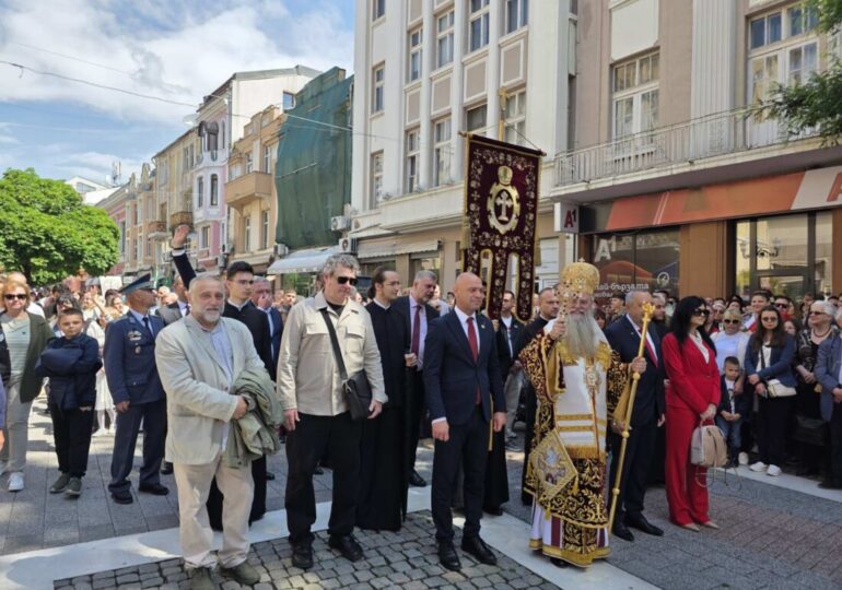 "Има празници, които носим в сърцето си": Пловдив отбеляза тържествено 24 май (СНИМКИ и ВИДЕО)