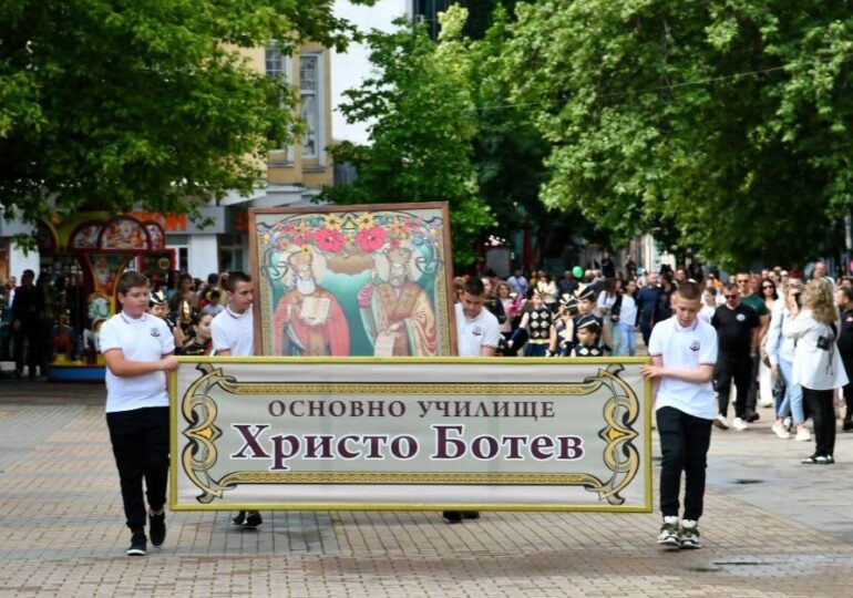 Асеновград отпразнува тържествено 24-ти май (СНИМКИ)