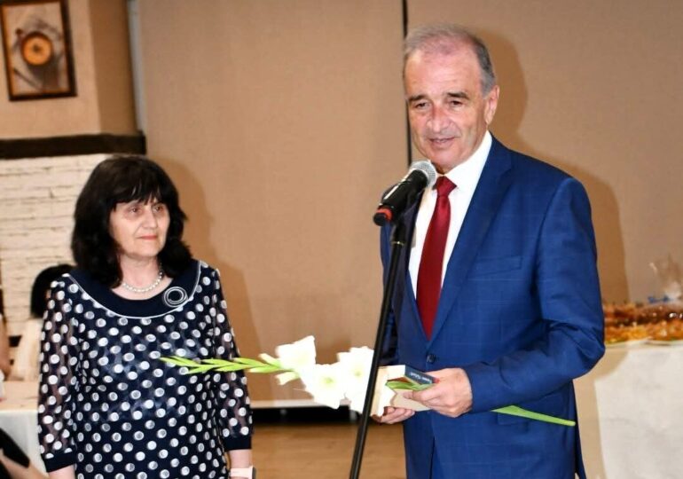 На тържествена церемония: Отличиха най-добрите учители на годината в Асеновград (ГАЛЕРИЯ)