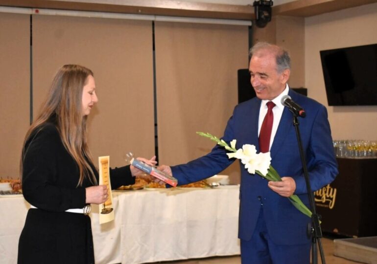 На тържествена церемония: Отличиха най-добрите учители на годината в Асеновград (ГАЛЕРИЯ)