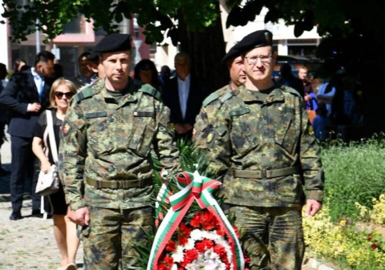 "Един град не се крепи само на камък и история, а на хората": Честит празник, Асеновград! (ГАЛЕРИЯ) 14 "Един град не се крепи само на камък и история, а на хората": Честит празник, Асеновград! (ГАЛЕРИЯ)