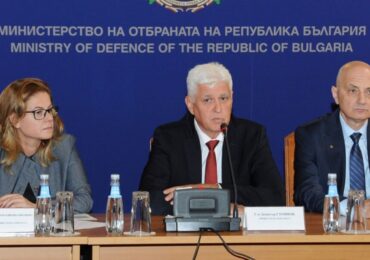 Военният министър: България няма да предоставя повече оръжие на Украйна