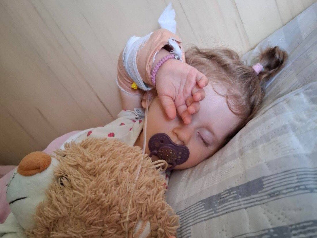Зов за помощ: Малката Симона се бори с коварно заболяване, да я подкрепим