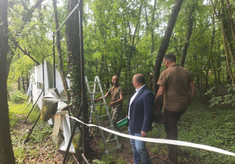 Министър Абровски: Започва пълно премахване на ограда в местността Баба Алино (СНИМКИ)
