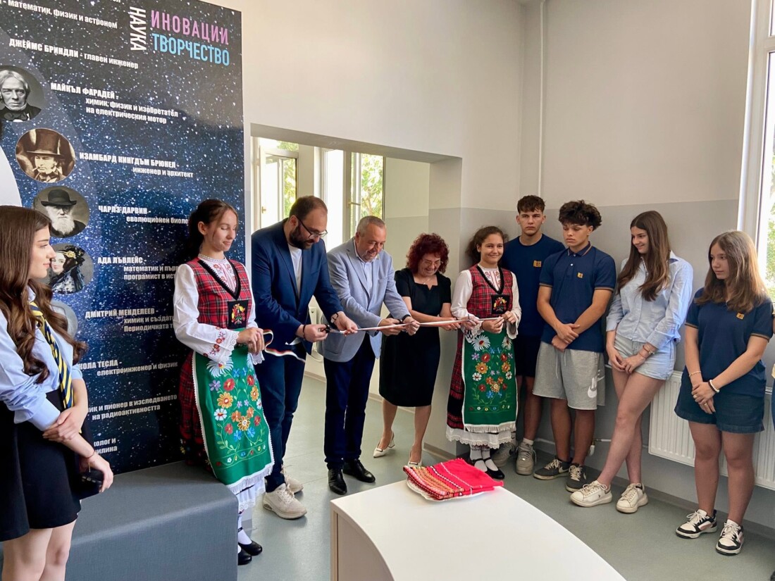 Езикова гимназия „Иван Вазов“ в Пловдив откри своя нов STEM център „ТехЛаб 2“ (СНИМКИ)