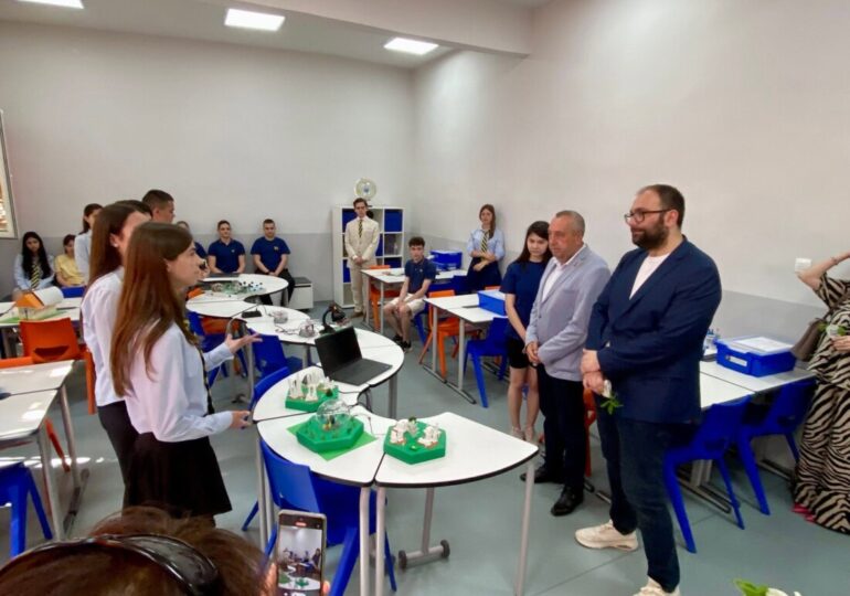 Езикова гимназия „Иван Вазов“ в Пловдив откри своя нов STEM център „ТехЛаб 2“ (СНИМКИ)
