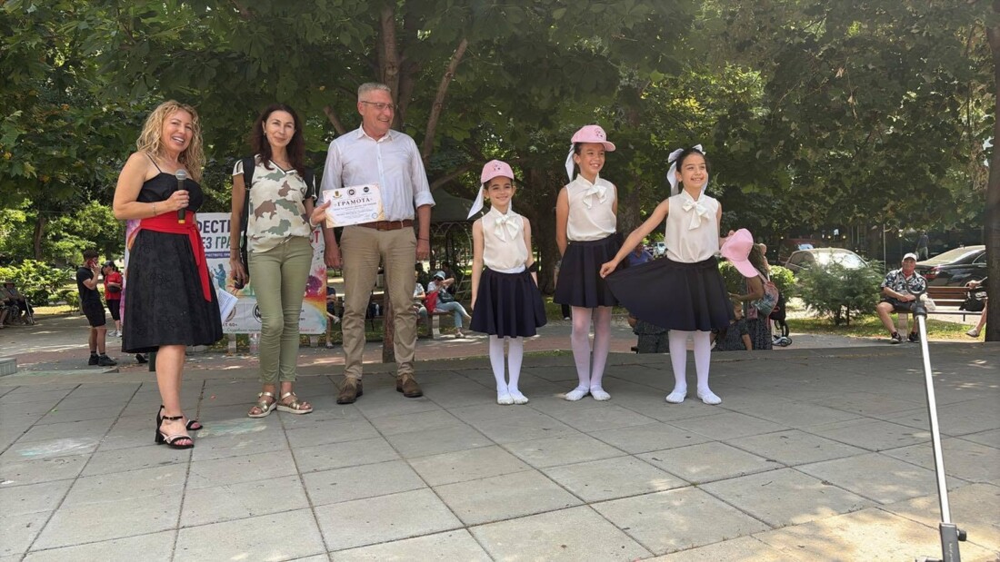 Пловдивският парк „Каменица“ събра поколенията на фестивала „Изкуство без граници и възраст“ (СНИМКИ)