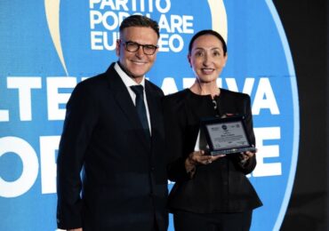 Елена Кристиано получи европейска награда за принос към италианската общност по света