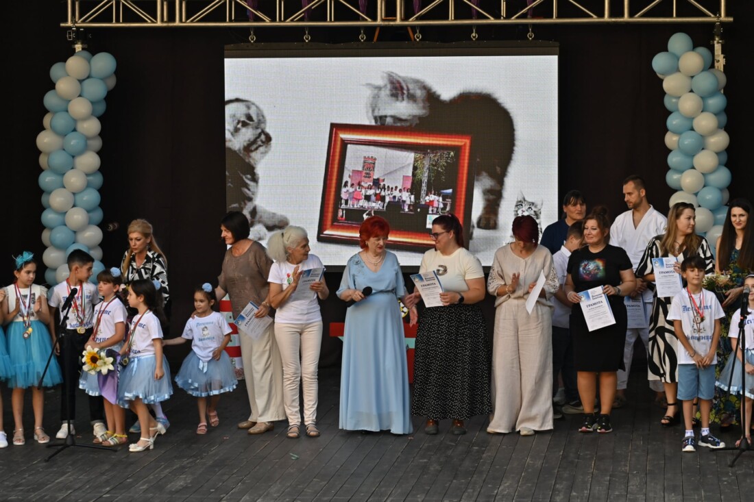"Пеещите котенца и приятели" превърнаха лятно кино "Орфей" в сцена на детските мечти (СНИМКИ)