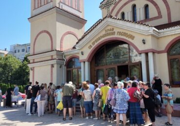 Курбан за здраве по случай Петровден събра миряни в храм „Свето Преображение Господне“ в район „Тракия“ (СНИМКИ)