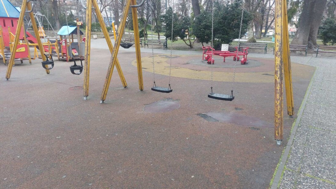 Затварят голямата детска площадка в Цар-Симеоновата градина в Пловдив 9 Затварят голямата детска площадка в Цар-Симеоновата градина в Пловдив