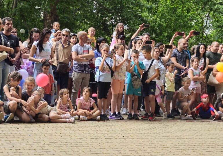 С две тържества: В район „Южен“ отбелязаха Деня на детето (СНИМКИ)