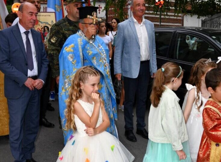 На Еньовден: Асеновград бе озарен от стотици малки красиви калинички (ГАЛЕРИЯ)