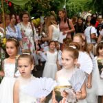 На Еньовден: Асеновград бе озарен от стотици малки красиви калинички (ГАЛЕРИЯ) 3 На Еньовден: Асеновград бе озарен от стотици малки красиви калинички (ГАЛЕРИЯ)