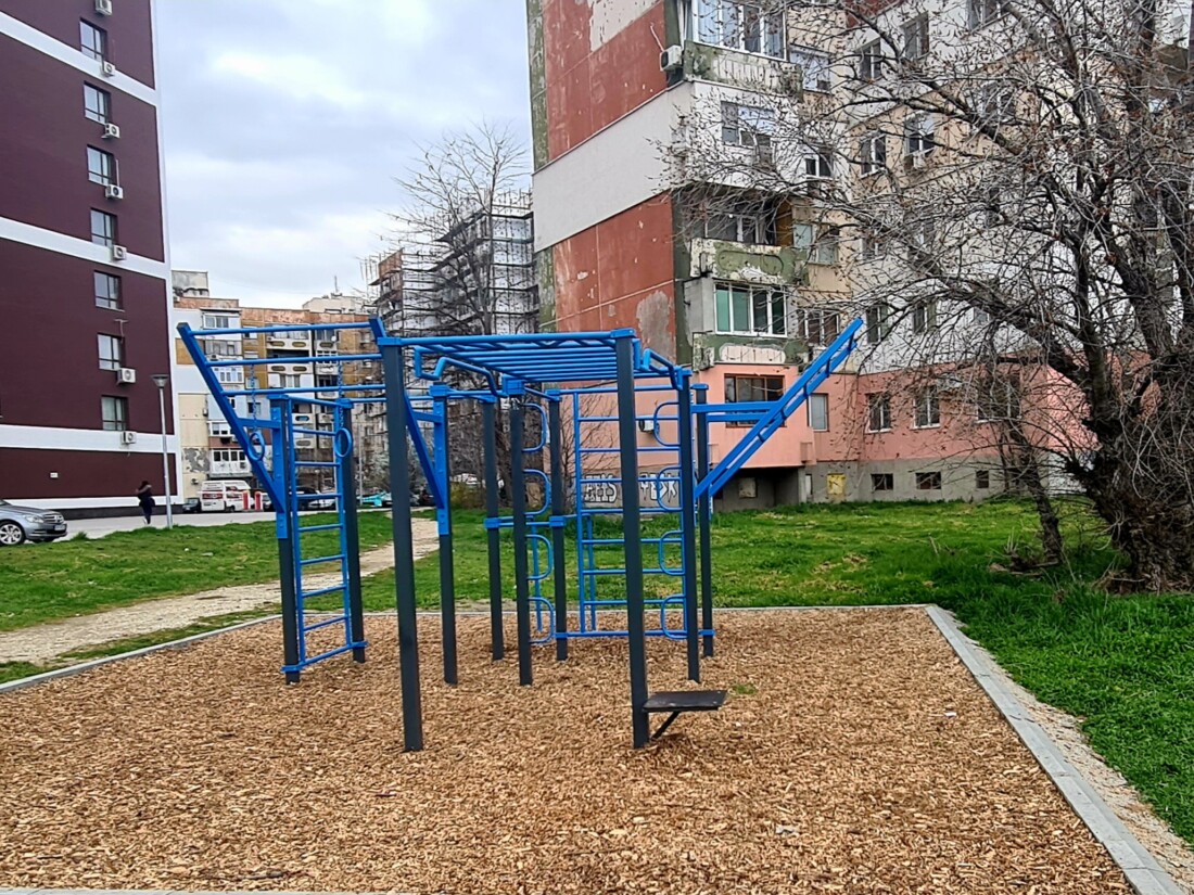 Район „Тракия“ завърши изграждането на четири нови фитнеса на открито (СНИМКИ) 2 Район „Тракия“ завърши изграждането на четири нови фитнеса на открито (СНИМКИ)