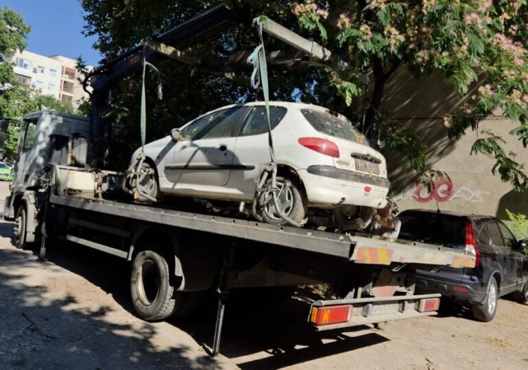 Район „Тракия“ с поредна акция по вдигане на излезли от употреба автомобили (ГАЛЕРИЯ) 1 Район „Тракия“ с поредна акция по вдигане на излезли от употреба автомобили (ГАЛЕРИЯ)