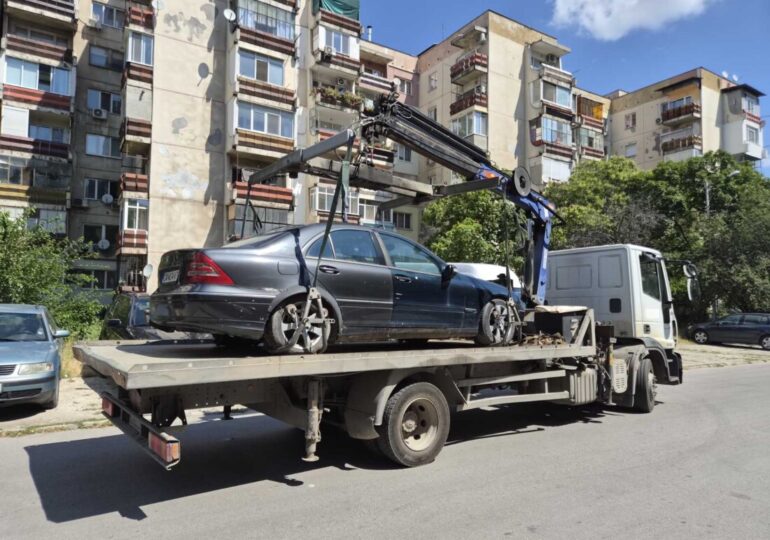 Район „Тракия“ с поредна акция по вдигане на излезли от употреба автомобили (ГАЛЕРИЯ)