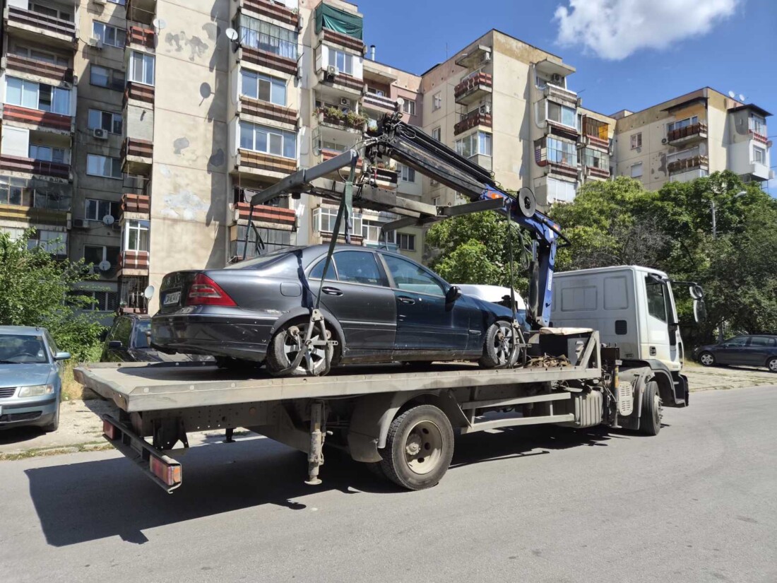 Район „Тракия“ с поредна акция по вдигане на излезли от употреба автомобили (ГАЛЕРИЯ)