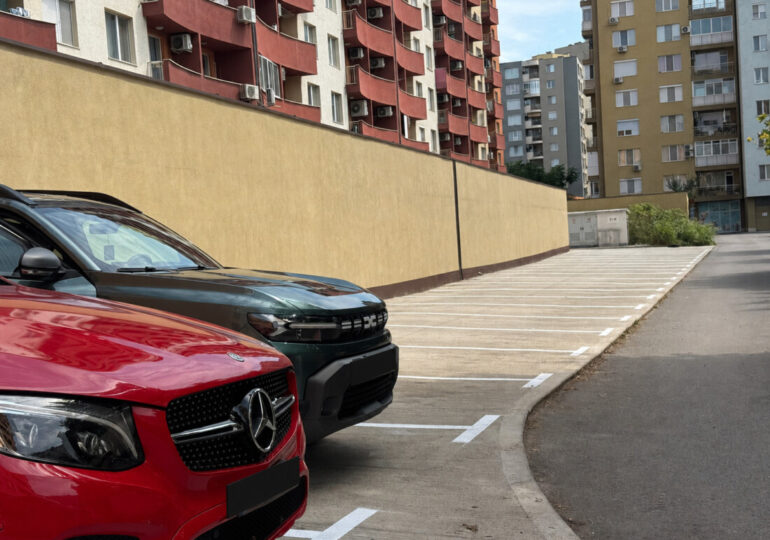 Обновяват пътната маркировка в пловдивския район „Тракия“ (ГАЛЕРИЯ)